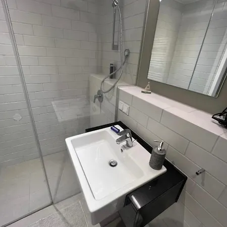 Modern In & Free Gym Access Apartment