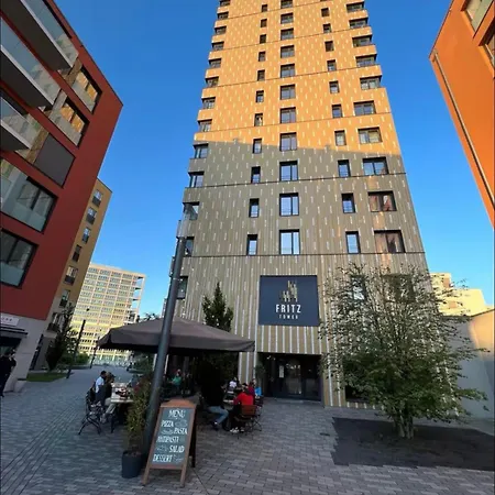 Modern In & Free Gym Access Apartment *